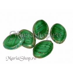 Margele Cehia vintage oval verde 2b
